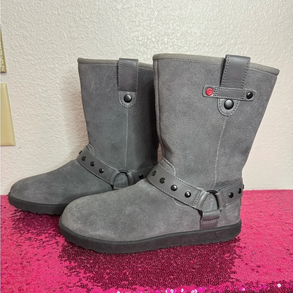 UGG 🩶 Light Charcoal Fur Boots with Ankle Strap, Heart Accent (Size 5)